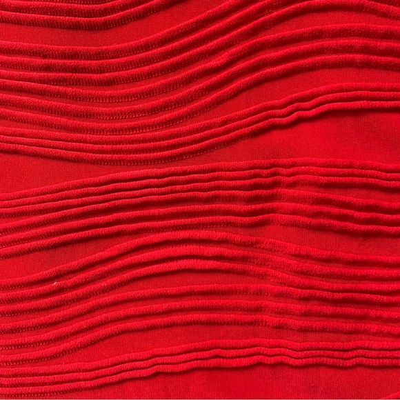 Apache Red Textured Tee - Picture 5 of 7